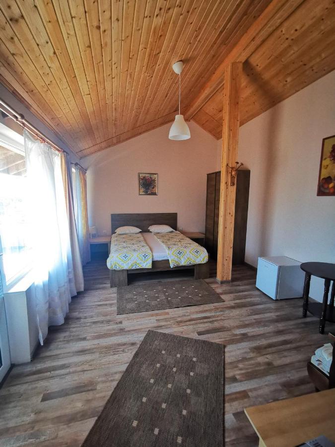 Guest House Ezerets Esterno foto