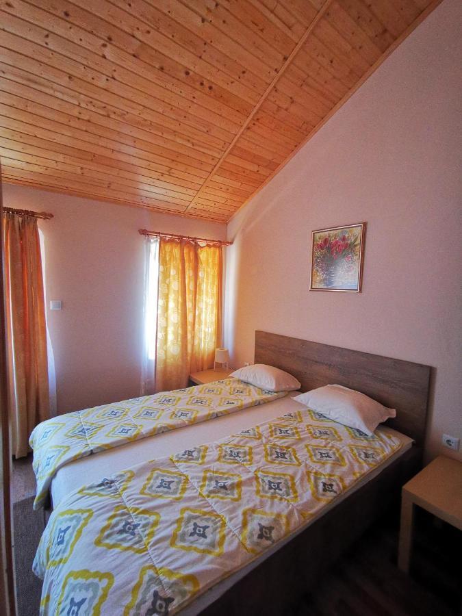 Guest House Ezerets Esterno foto
