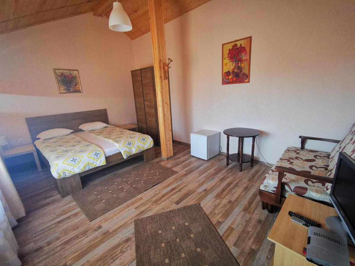 Guest House Ezerets Esterno foto