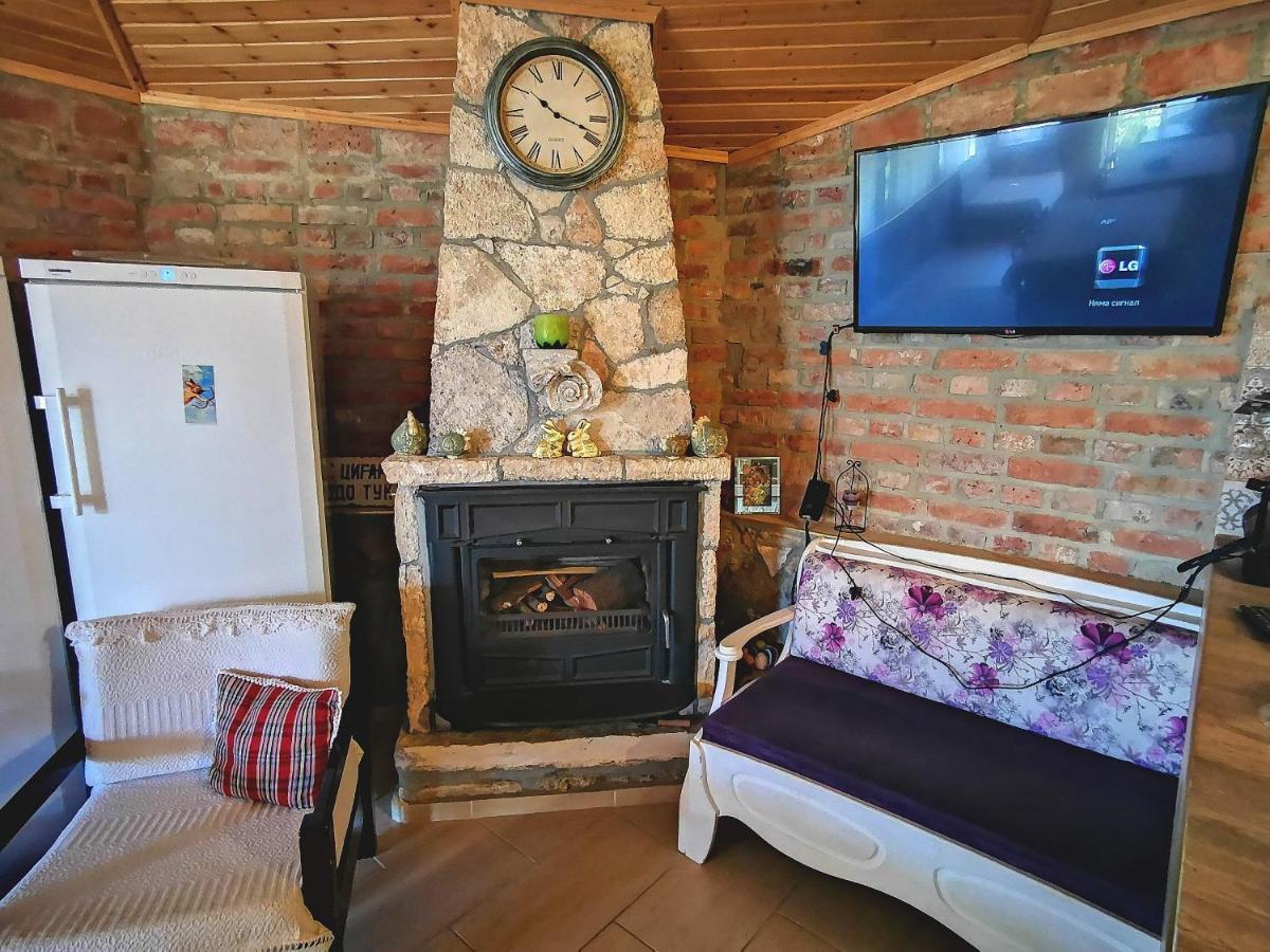 Guest House Ezerets Esterno foto