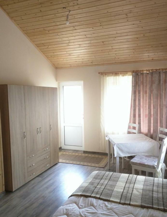 Guest House Ezerets Esterno foto