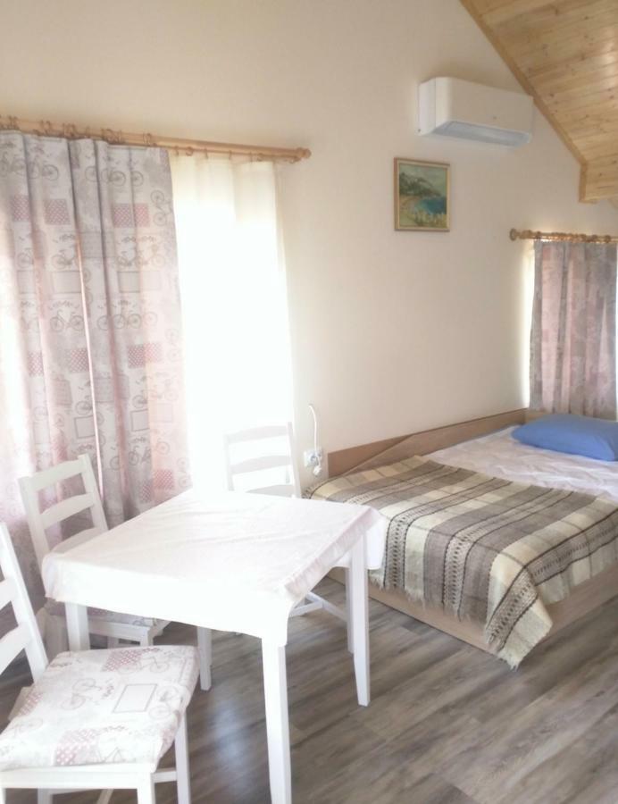 Guest House Ezerets Esterno foto